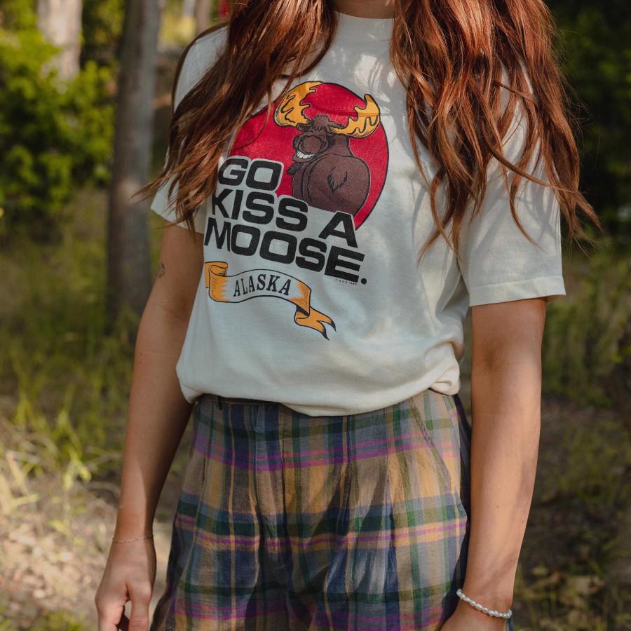 Apparel Daydream Surf Shop Vintage | Cream Go Kiss A Moose Alaska Tee